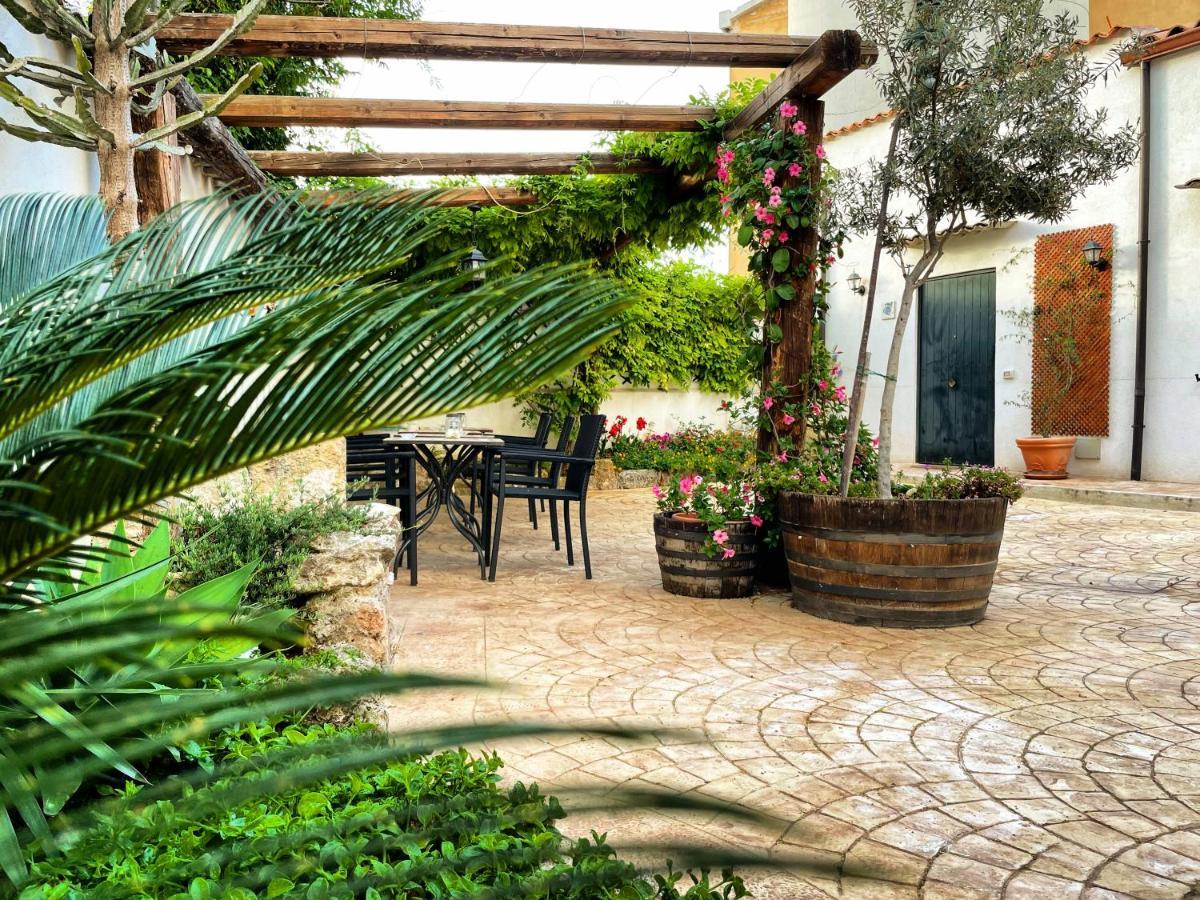 Baglio Reale Apartments Palermo Bagian luar foto