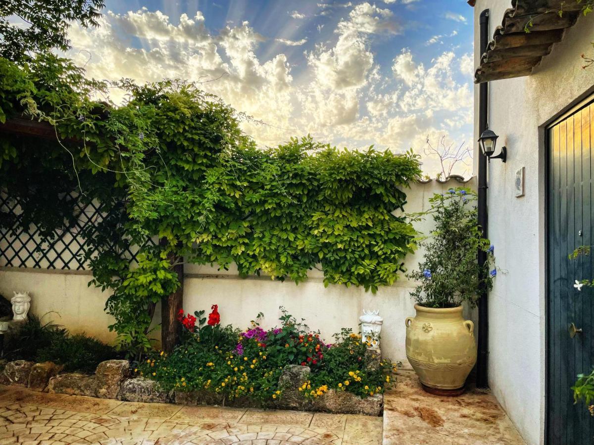 Baglio Reale Apartments Palermo Bagian luar foto