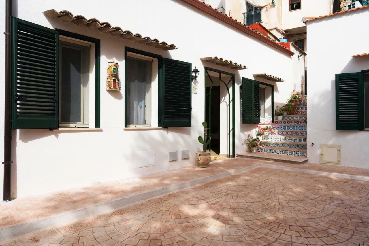 Baglio Reale Apartments Palermo Bagian luar foto
